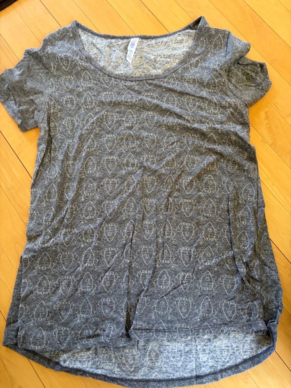 LuLaRoe Gray Short Sleeve Scoop Neck Tee with White Geometric Print